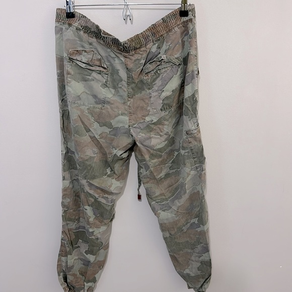 Anthropologie Women’s Joggers Sampson Camo Drawstring Closure Size Small - Picture 2 of 10